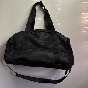Lululemon duffle, Fragment Jacquard Camo black deep coal.